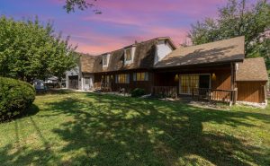 Spacious Home a Block From the Bohemia River