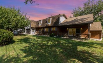 Spacious Home a Block From the Bohemia River